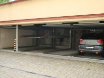 Pronájem garážového stání, Praha - Vinohrady, Rybalkova, 20 m2