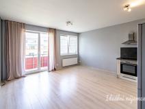 Pronájem bytu 1+kk, Praha - Kyje, Sicherova, 33 m2