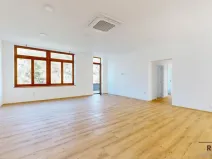 Prodej bytu 4+kk, Třebíč - Vnitřní Město, Karlovo nám., 119 m2