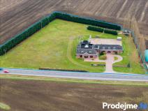 Prodej komerční nemovitosti, Chvalovice, 824 m2
