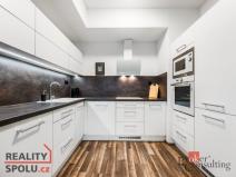 Prodej bytu 2+kk, Oslavany, náměstí 13. prosince, 48 m2