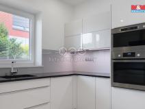 Pronájem rodinného domu, Praha - Černý Most, Bergmanova, 220 m2