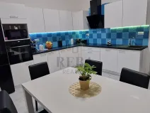 Prodej bytu 3+1, Karlovy Vary, náměstí Dr. M. Horákové, 77 m2