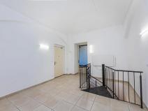 Prodej obchodního prostoru, Praha - Nové Město, Na bojišti, 139 m2