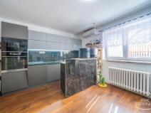 Prodej rodinného domu, Tišice, Luční, 240 m2