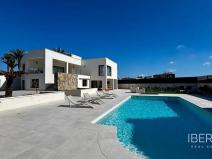 Prodej rodinného domu, Torrevieja, Španělsko, 200 m2