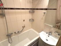 Prodej bytu 3+1, Ostrov, Kollárova, 67 m2