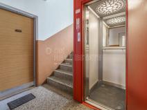 Prodej bytu 3+1, Karlovy Vary, Závodu míru, 62 m2
