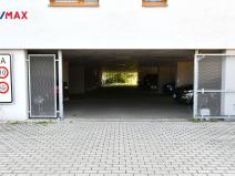 Pronájem garážového stání, Hradec Králové - Třebeš, Svatojánská, 12 m2