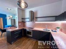 Pronájem bytu 2+kk, Praha, Korunní, 82 m2