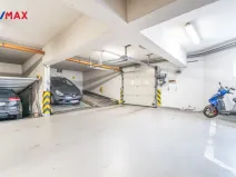 Prodej garážového stání, Praha - Libeň, Kašparovo náměstí, 12 m2