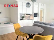 Pronájem bytu 1+kk, Praha - Smíchov, Podbělohorská, 39 m2