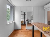 Pronájem bytu 1+kk, Praha - Vinohrady, Perucká, 27 m2
