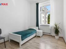 Prodej bytu 3+1, Karlovy Vary - Drahovice, nám. V. Řezáče, 80 m2