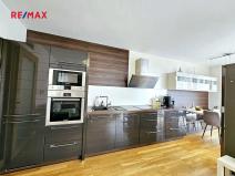 Pronájem bytu 1+kk, Praha - Žižkov, Ke kapslovně, 48 m2