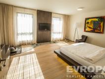 Prodej bytu 6+kk a větší, Beroun - Beroun-Závodí, Na Veselou, 182 m2