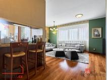 Prodej bytu 4+1, Karlovy Vary - Drahovice, Zbrojnická, 140 m2