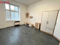 Prodej bytu 1+1, Karlovy Vary - Rybáře, nám. 17. listopadu, 33 m2