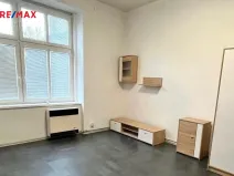 Prodej bytu 1+1, Karlovy Vary - Rybáře, nám. 17. listopadu, 33 m2