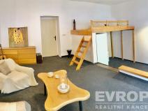 Pronájem atypického bytu, Praha - Žižkov, Biskupcova, 47 m2