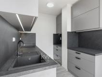 Prodej bytu 3+1, Praha - Troja, Hnězdenská, 74 m2