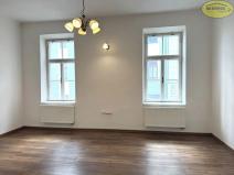 Pronájem kanceláře, Kroměříž, Husovo náměstí, 21 m2