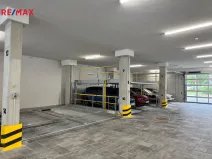 Pronájem garážového stání, Praha - Libeň, Primátorská, 2590 m2