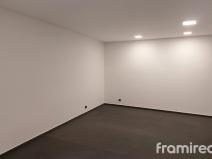 Pronájem obchodního prostoru, Brno - Komárov, Svatopetrská, 71 m2