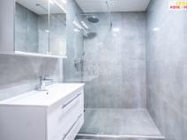 Prodej bytu 3+1, Praha - Kobylisy, Chabařovická, 69 m2