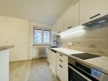 Pronájem bytu 2+1, Jesenice, Školní, 56 m2