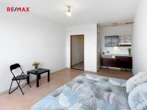 Prodej bytu 1+kk, Praha - Háje, Hlavatého, 27 m2
