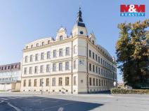 Prodej bytu 2+kk, Klatovy - Klatovy III, Husovo náměstí, 77 m2