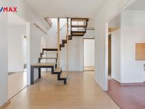 Prodej bytu 4+1, Karlovy Vary, Bulharská, 130 m2