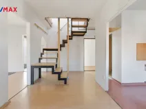 Prodej bytu 4+1, Karlovy Vary, Bulharská, 130 m2