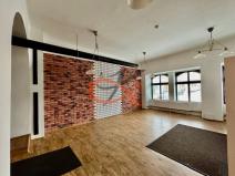 Pronájem obchodního prostoru, Valašské Meziříčí, Náměstí, 90 m2