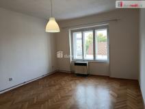 Pronájem bytu 1+kk, Praha - Vršovice, Novgorodská, 30 m2