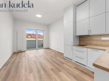 Pronájem bytu 1+kk, Brno, Komárovská, 28 m2