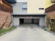 Pronájem garážového stání, Praha - Hostivař, Fojtova, 15 m2