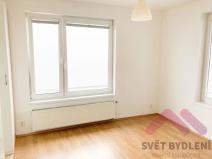 Pronájem bytu 1+kk, Praha - Hloubětín, Nademlejnská, 31 m2