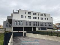 Pronájem garážového stání, Znojmo, Kosmákova, 15 m2