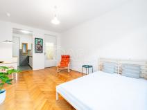 Pronájem bytu 1+kk, Praha - Holešovice, Komunardů, 34 m2
