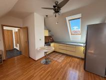 Prodej bytu 2+kk, Jesenice, Lomená, 45 m2