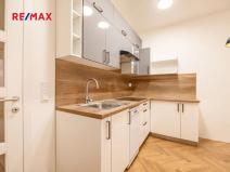 Pronájem bytu 2+kk, Praha - Vinohrady, Záhřebská, 49 m2