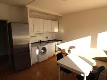 Pronájem bytu 1+kk, Praha - Karlín, Molákova, 36 m2