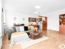 Prodej bytu 2+kk, Praha, Místecká, 49 m2