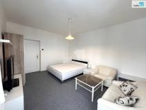 Pronájem bytu 1+1, Praha - Kobylisy, Zlonínská, 49 m2