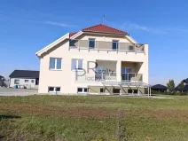Prodej atypického bytu, Hevlín, 338 m2