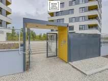 Pronájem garážového stání, Praha - Karlín, Sokolova, 18 m2