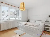 Prodej bytu 2+kk, Karlovy Vary, nám. V. Řezáče, 68 m2
