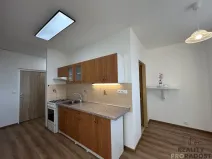 Pronájem bytu 2+1, Hodonín, nám. Osvobození, 55 m2